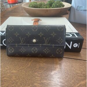 Vintage Louis Vuitton International Wallet